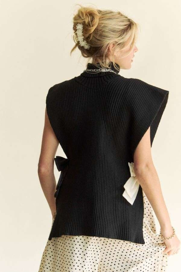 Women's Black Ribbed Sideless Turtleneck Sweater