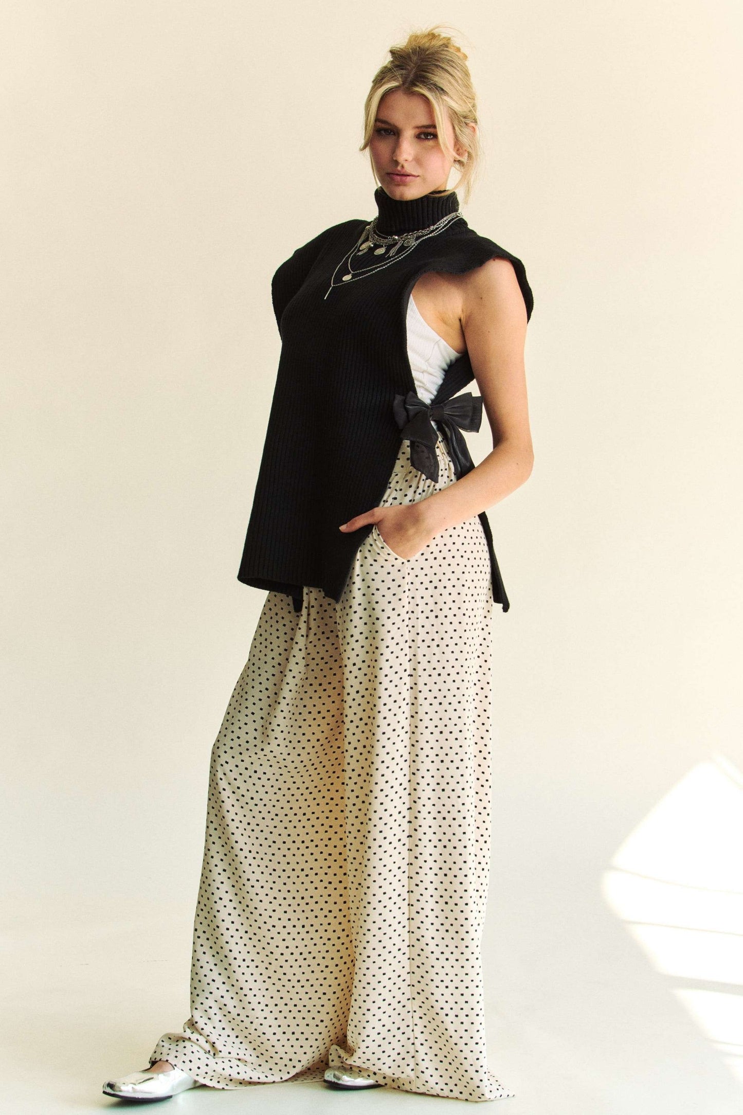 Women's Black Ribbed Sideless Turtleneck Sweater