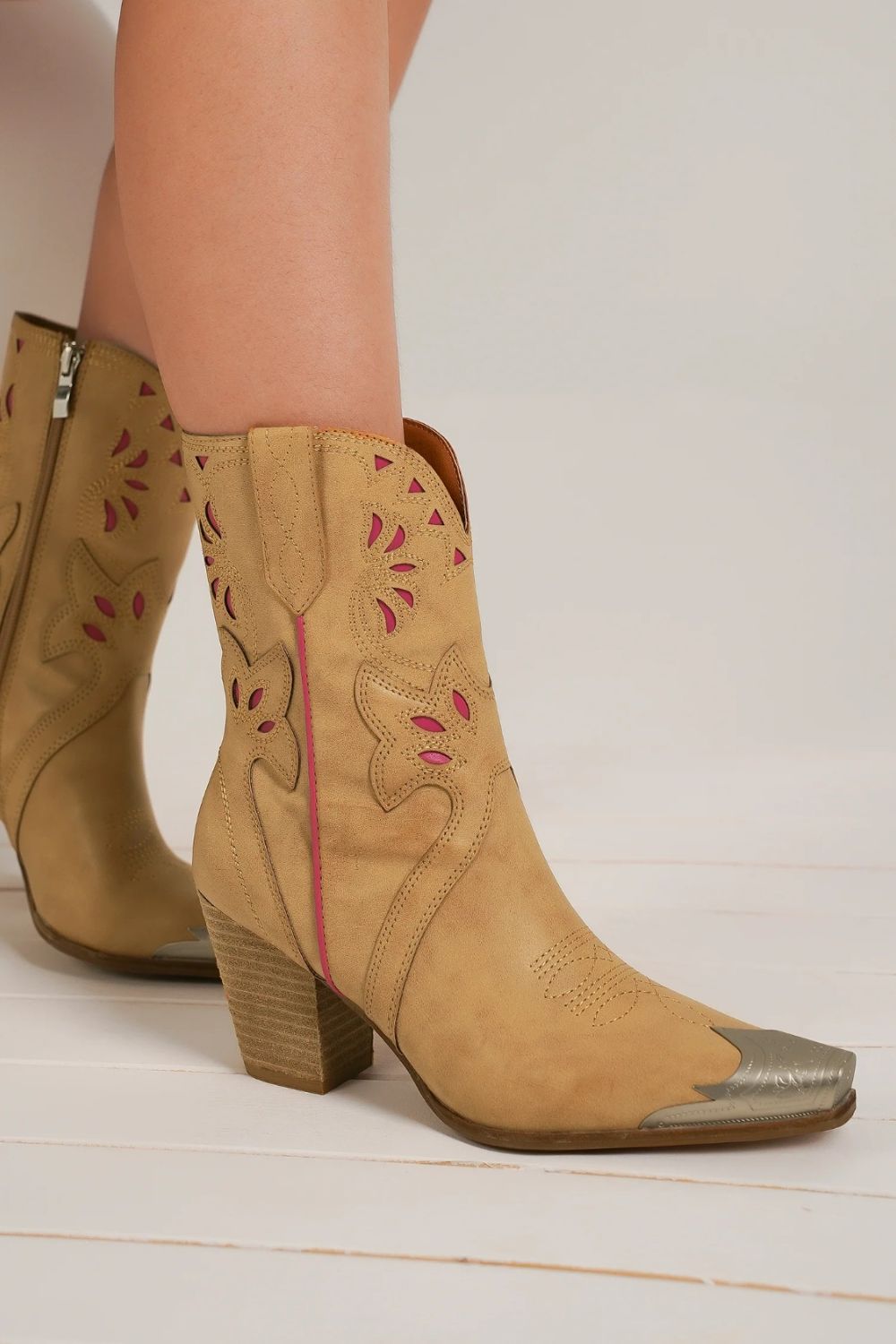 Women's Distressed Brown Daisy Cowboy Boots with Wood Heel and Metal Toe