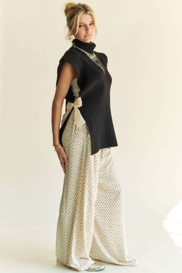 Women's Black Ribbed Sideless Turtleneck Sweater